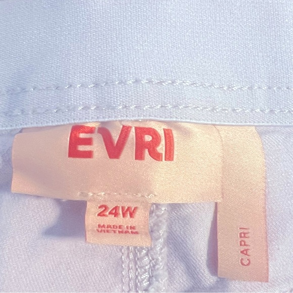 Plus Size EVRI™ Capri Pants Lavender Lilac 24W Light Purple - Picture 4 of 4